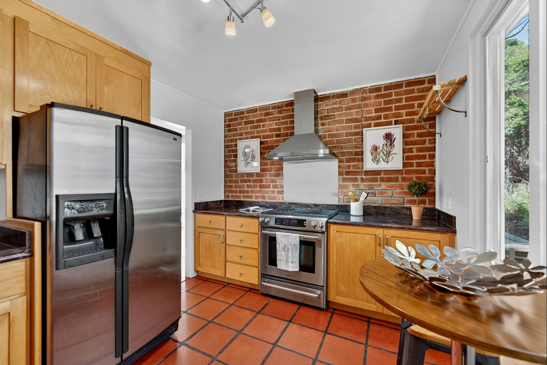 825 Holly Road - Photo 4 of 4