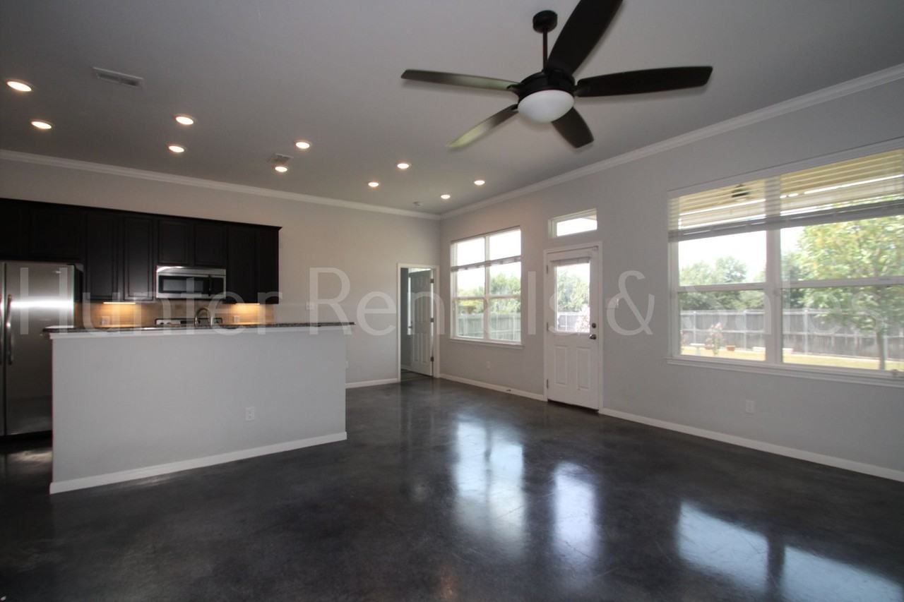 1619 Neuberry Cliffe - Photo 3 of 28