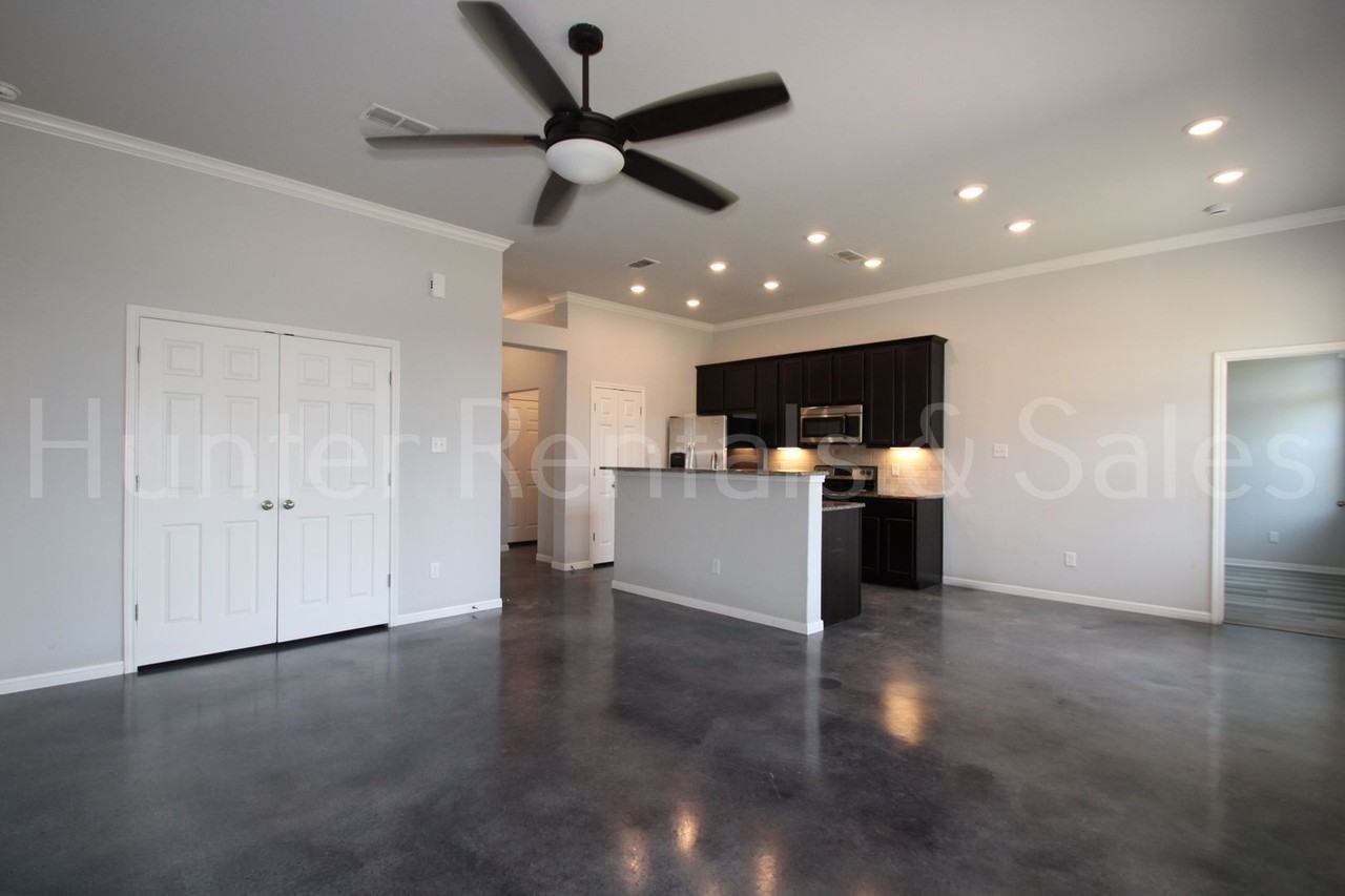 1619 Neuberry Cliffe - Photo 4 of 28
