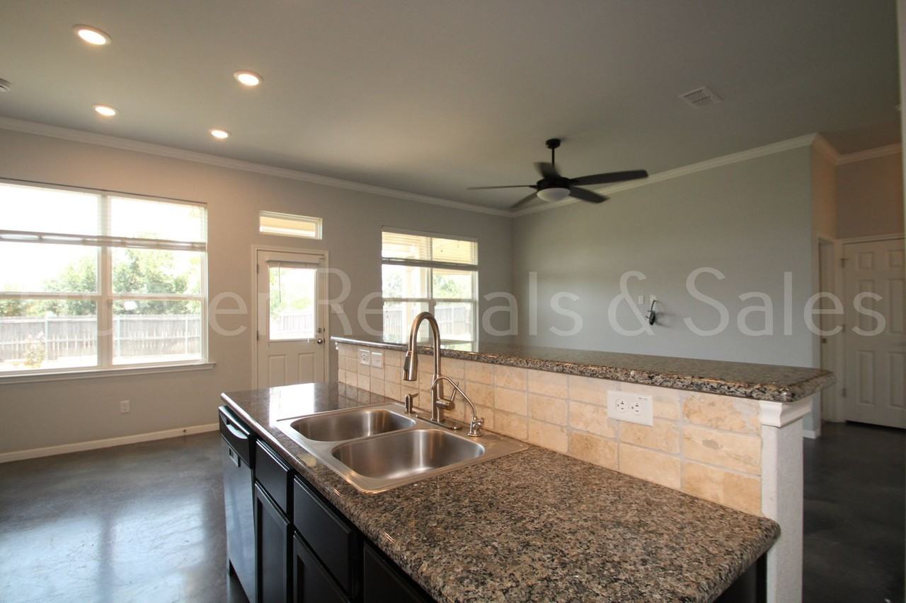 1619 Neuberry Cliffe - Photo 6 of 28