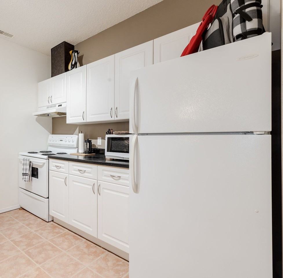 9919 105 St Nw - Photo 5 of 23