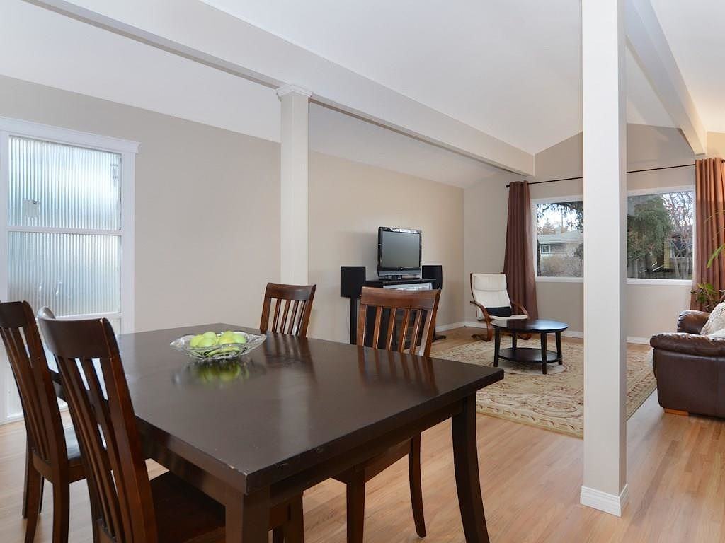 7712 7 St Sw - Photo 2 of 19