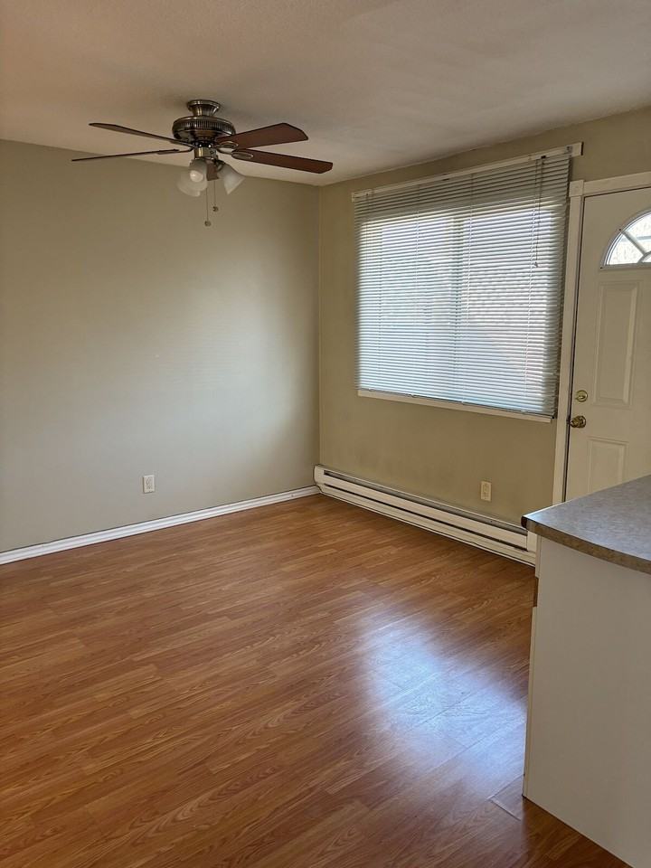 423 Laurel Rd - Photo 5 of 14