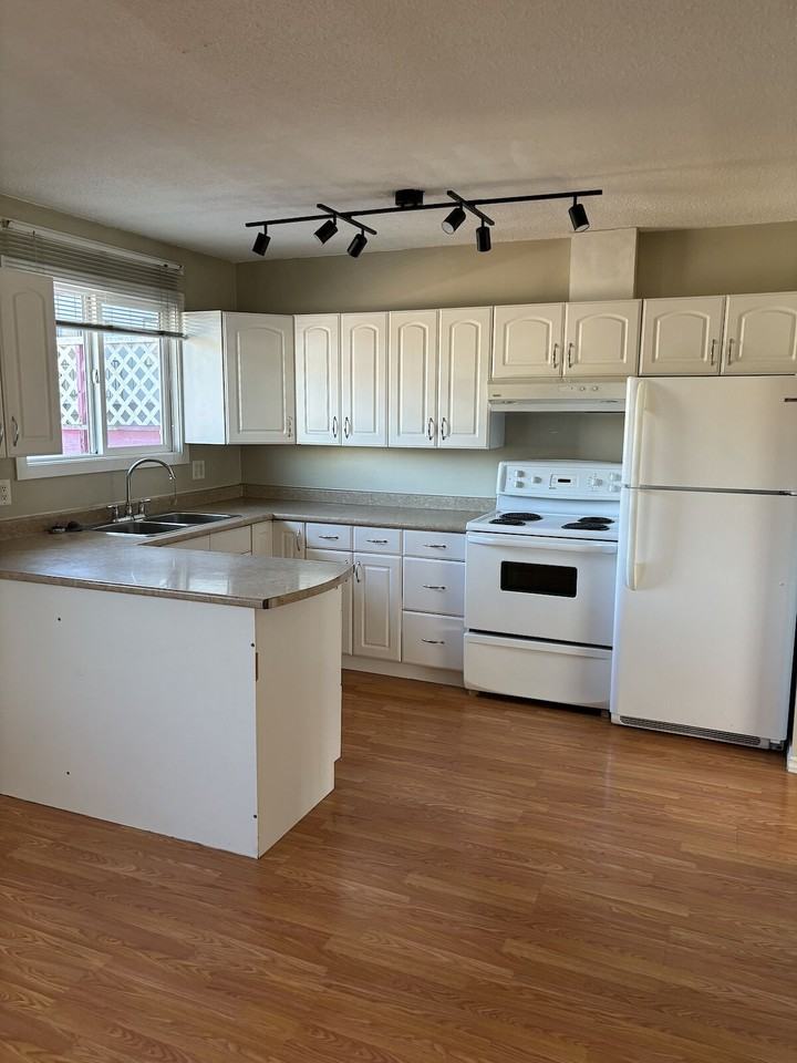 423 Laurel Rd - Photo 6 of 14