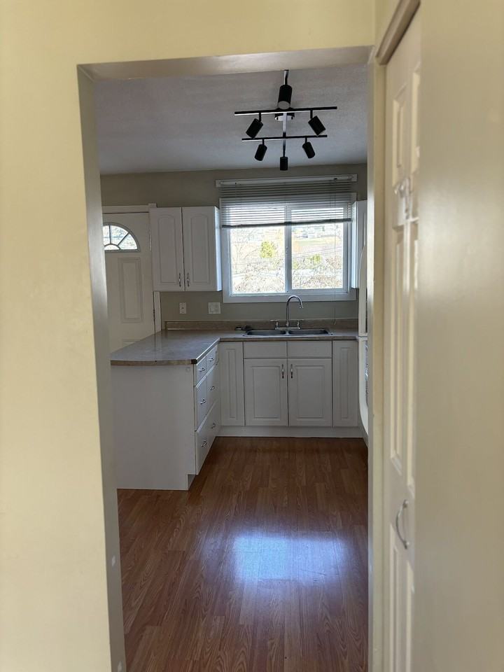 423 Laurel Rd - Photo 7 of 14