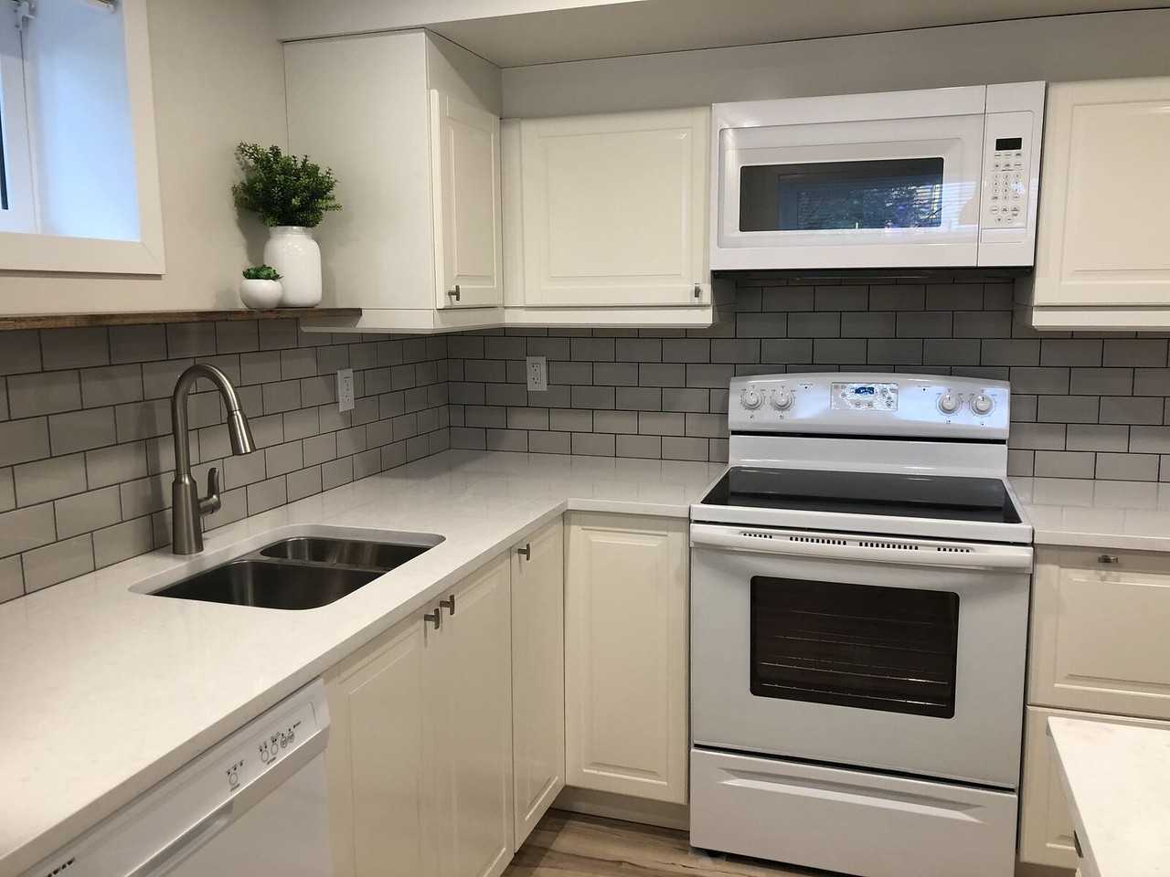 10819 67 Ave Nw - Photo 4 of 12
