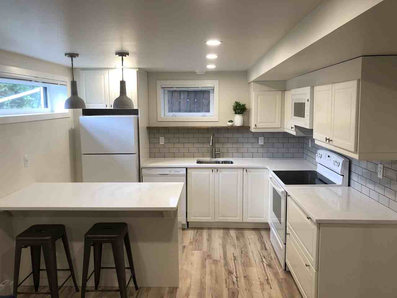 10819 67 Ave Nw - Photo 5 of 12