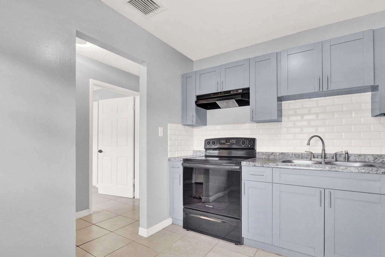 Louisiana Apartments - Photo 4 of 33