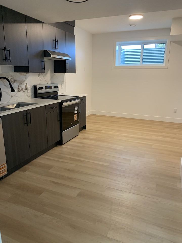 9302 90 St Nw - Photo 2 of 7