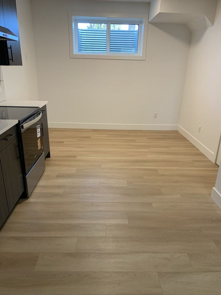 9302 90 St Nw - Photo 3 of 7