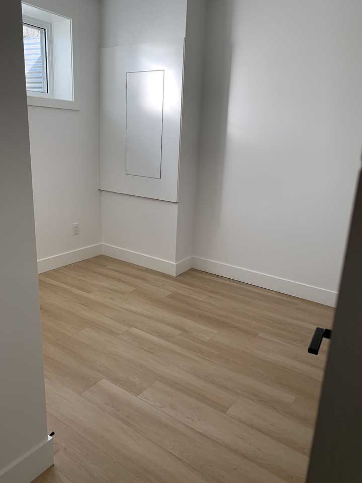 9302 90 St Nw - Photo 4 of 7