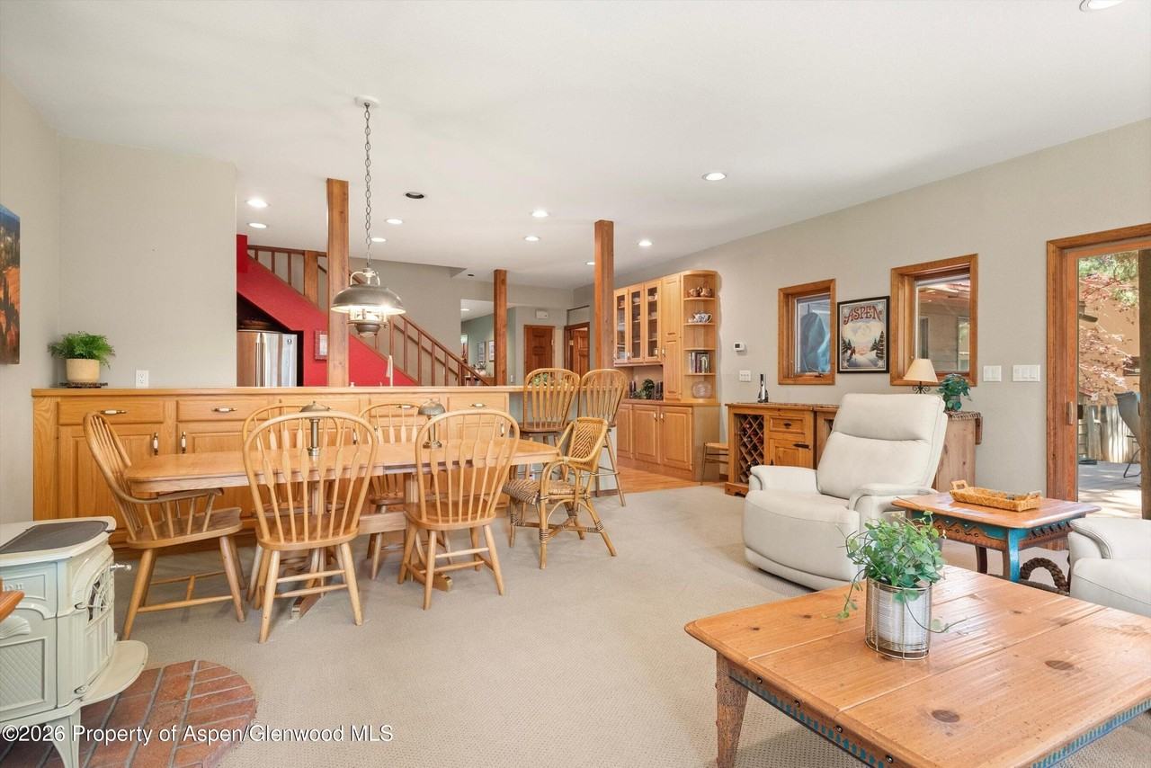 1375 Snowbunny Ln - Photo 6 of 21
