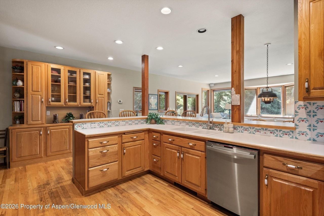 1375 Snowbunny Ln - Photo 7 of 21