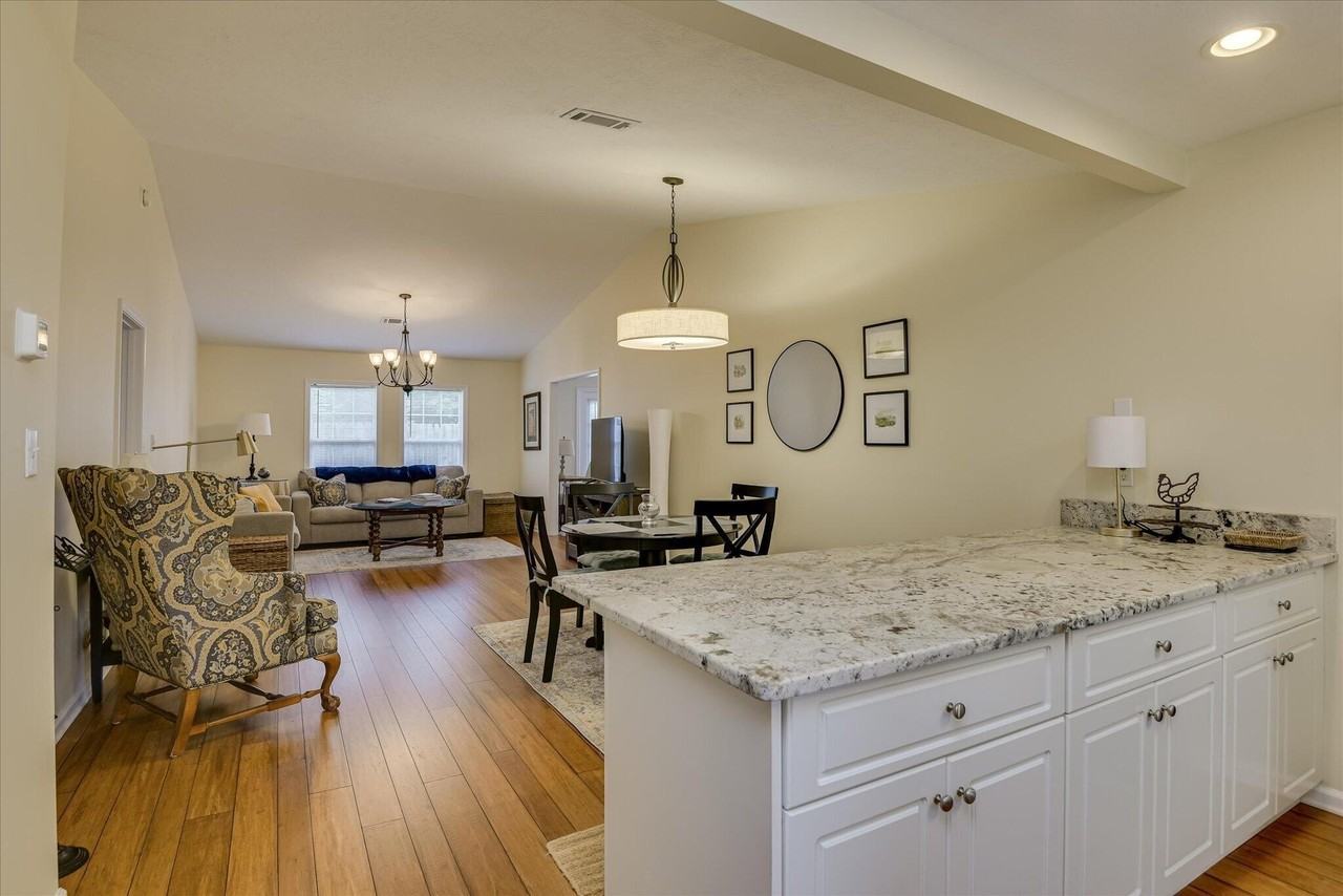 147 Portofino Ln Sw - Photo 2 of 25