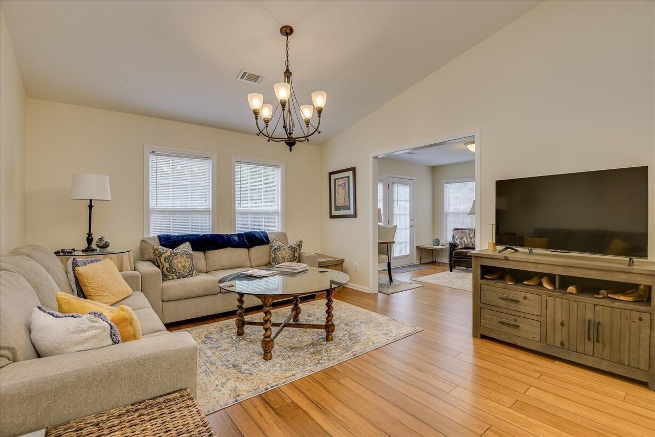 147 Portofino Ln Sw - Photo 3 of 25