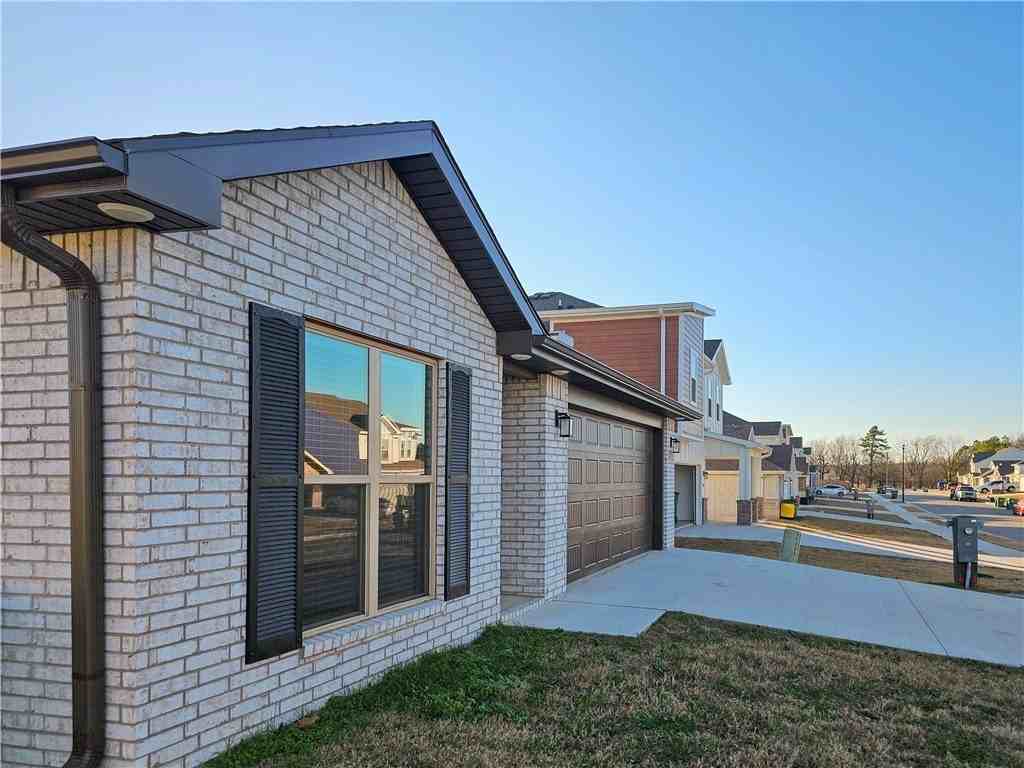2091 Bluebonnet Ln - Photo 4 of 29