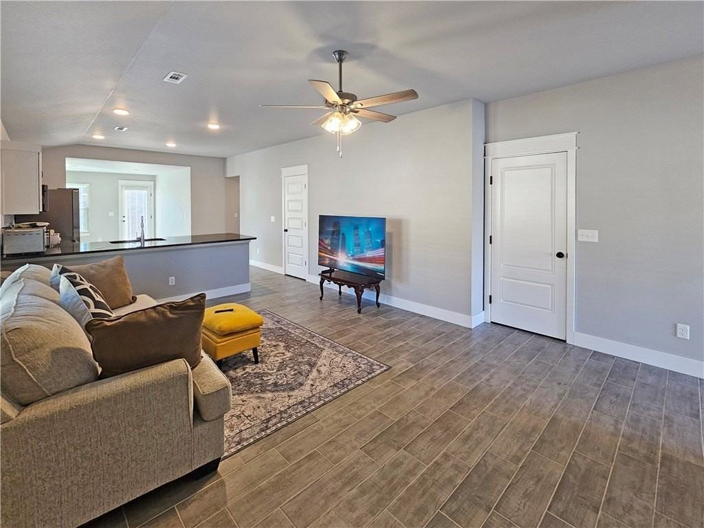 2091 Bluebonnet Ln - Photo 7 of 29