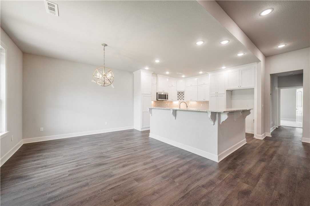 1013 Glass St - Photo 2 of 5