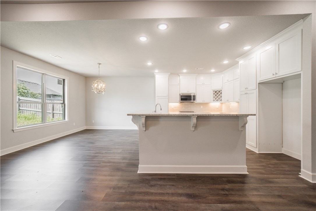 1013 Glass St - Photo 3 of 5