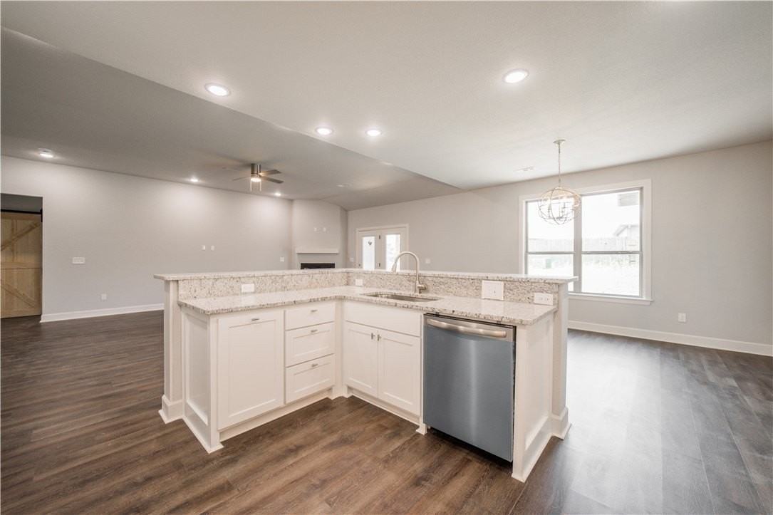 1013 Glass St - Photo 4 of 5