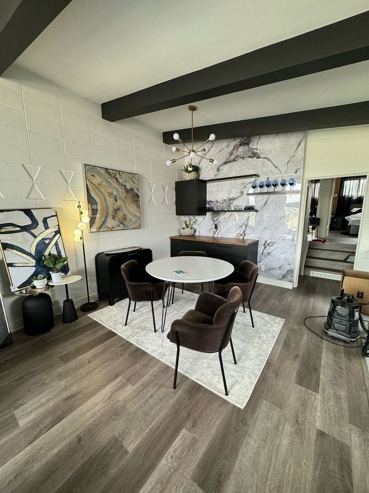 737 A - 737 45 St Sw