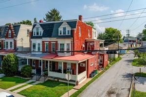 featured image of 935 S Queen St