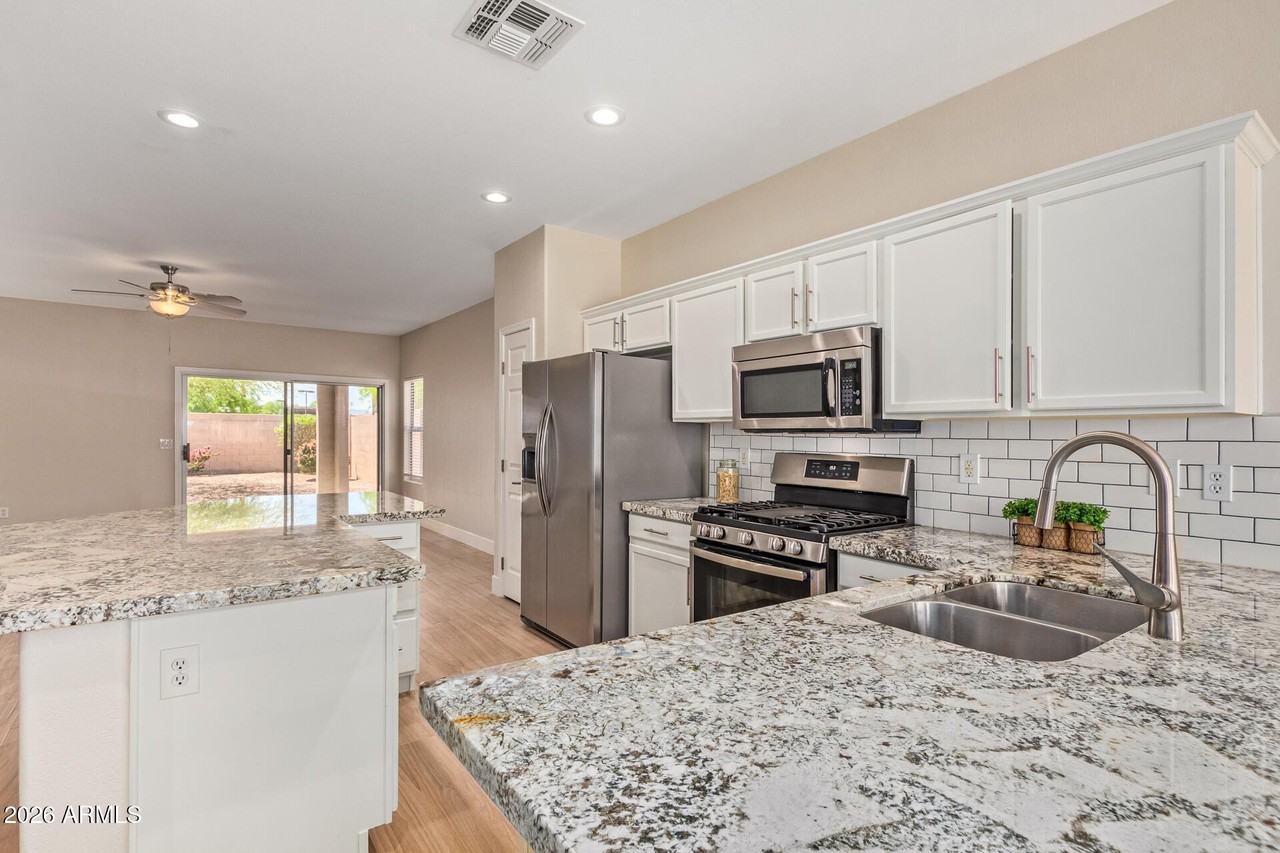 3556 N 143rd Ln - Photo 6 of 27