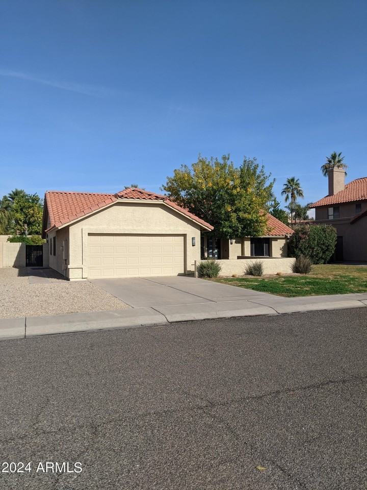 5708 E Angela Dr