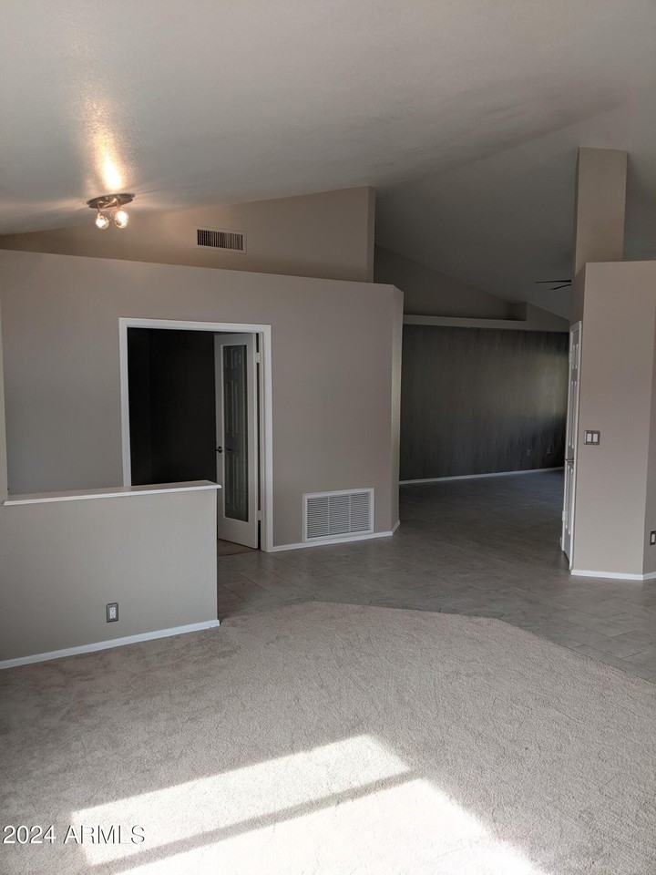 5708 E Angela Dr - Photo 5 of 33