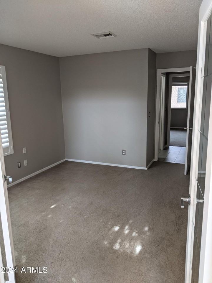 5708 E Angela Dr - Photo 7 of 33