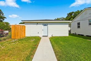 featured image of 230 1/2 Morrison Ave