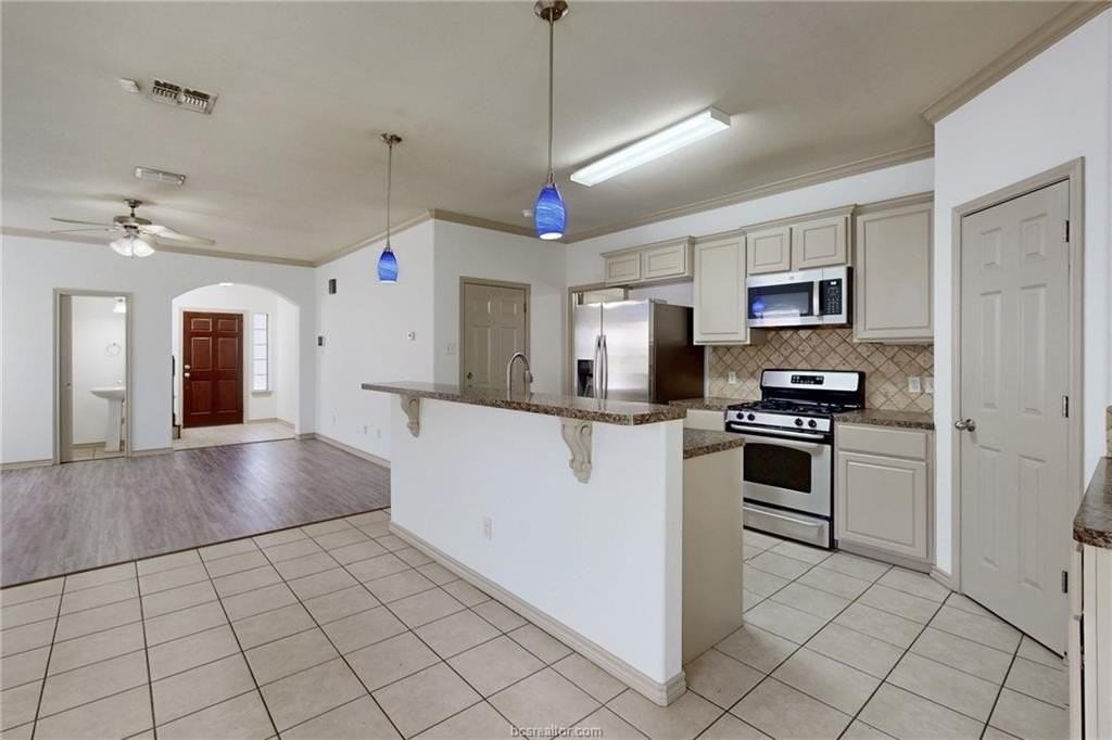 2212 Brougham Pl - Photo 7 of 30