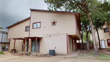 featured image of 1004 Verde Dr #B