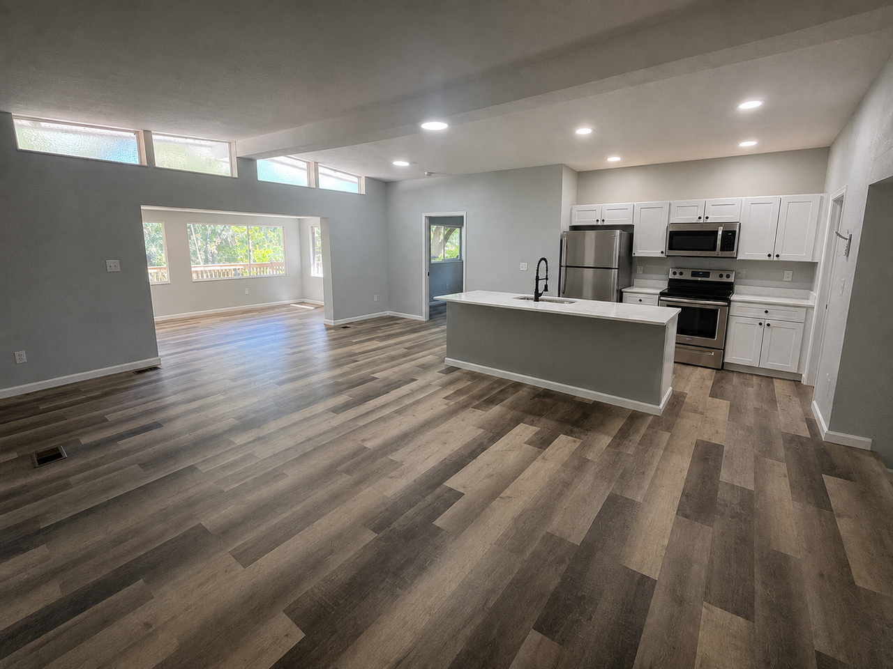 3498 Riverdale Dr - Photo 2 of 18