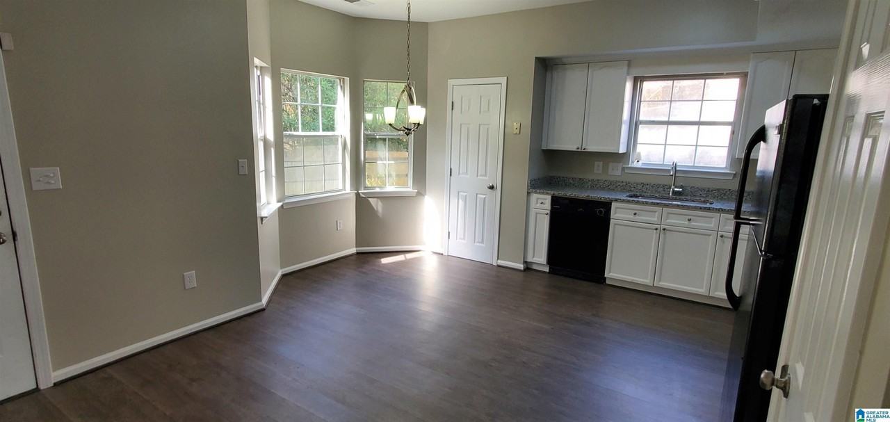 1617 King James Dr - Photo 2 of 5