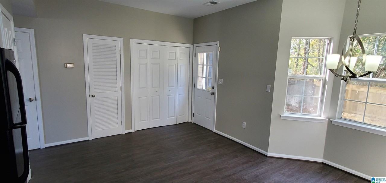 1617 King James Dr - Photo 3 of 5