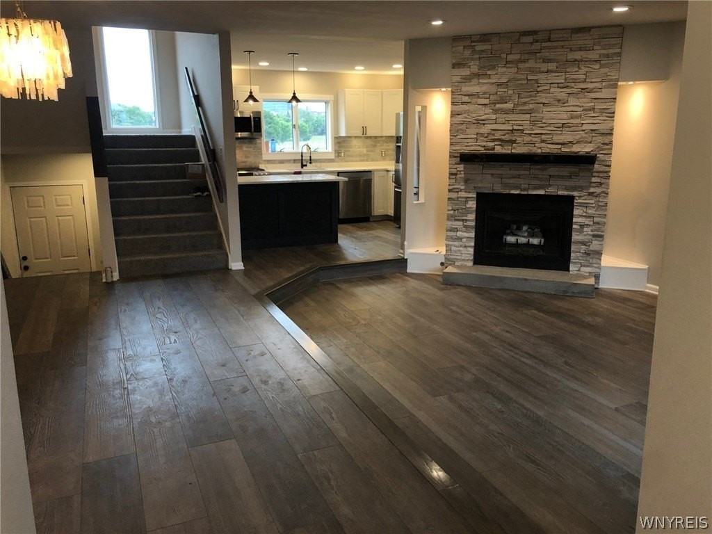 359 Lakefront Blvd - Photo 2 of 18