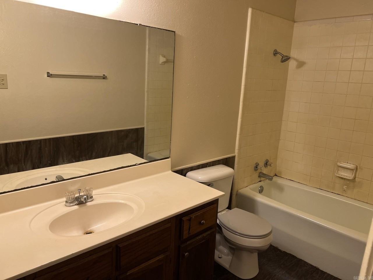 2712 John Ashley Dr - Photo 2 of 5