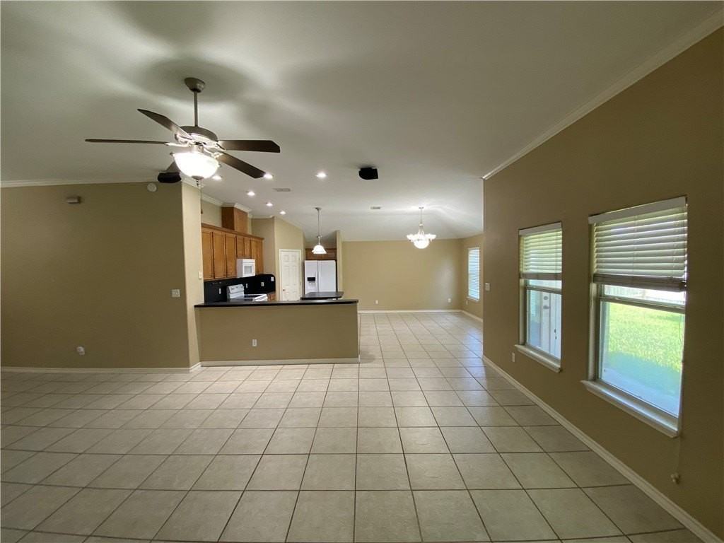 3814 Kitty Ln - Photo 6 of 25
