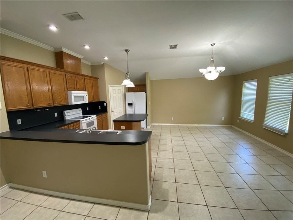 3814 Kitty Ln - Photo 7 of 25