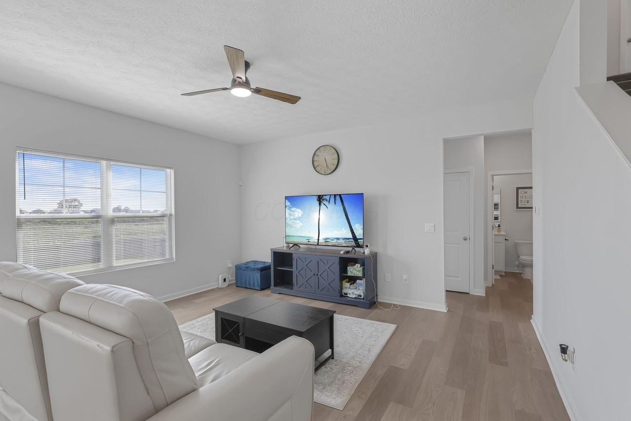 758 Leslie Dr - Photo 4 of 50