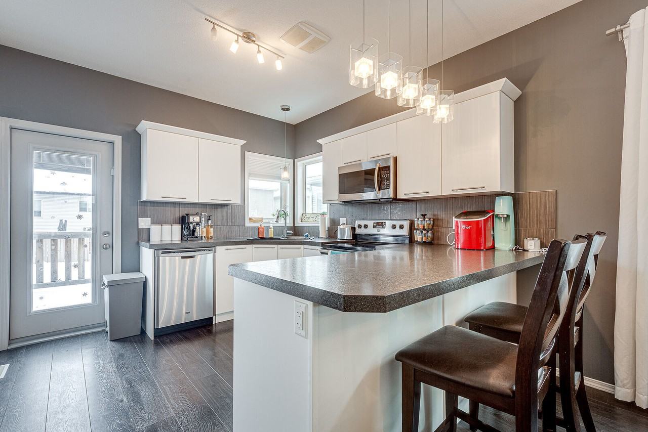 331 Webster Dr - Photo 3 of 14