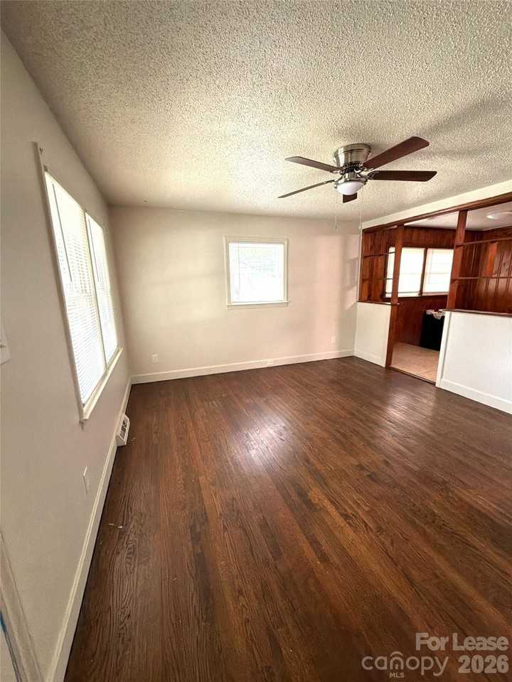 4410 Brooktree Dr - Photo 3 of 20