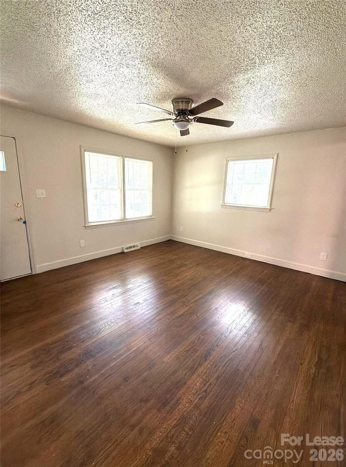 4410 Brooktree Dr - Photo 4 of 20