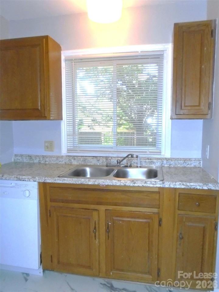 4024 Rosehaven Dr - Photo 5 of 11