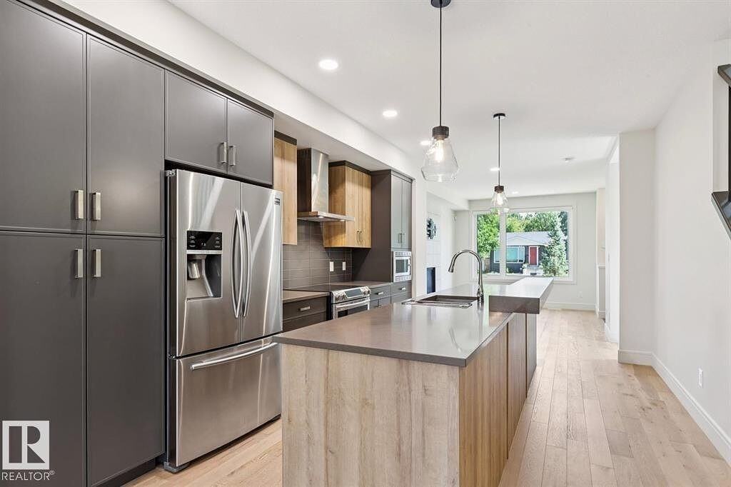 8928 148 St Nw - Photo 4 of 19