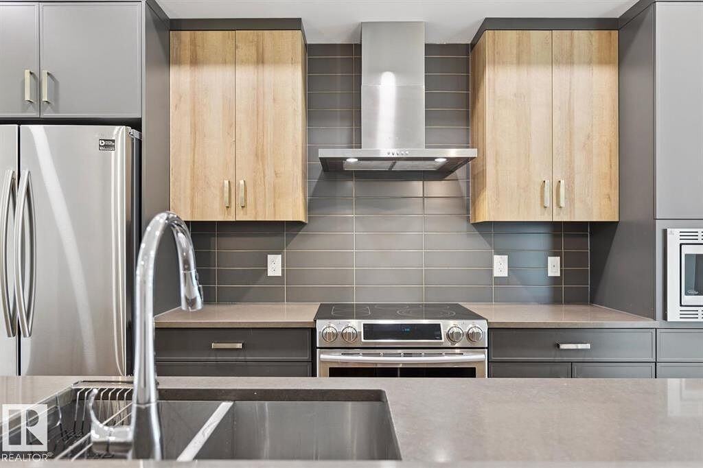 8928 148 St Nw - Photo 6 of 19