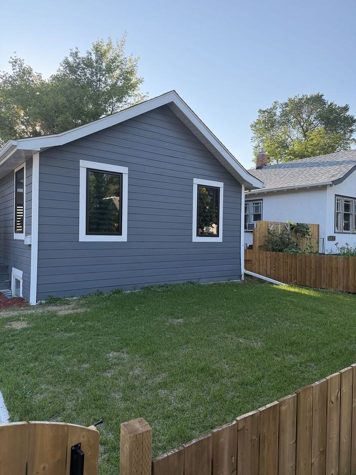 301 Avenue J N - Photo 2 of 8