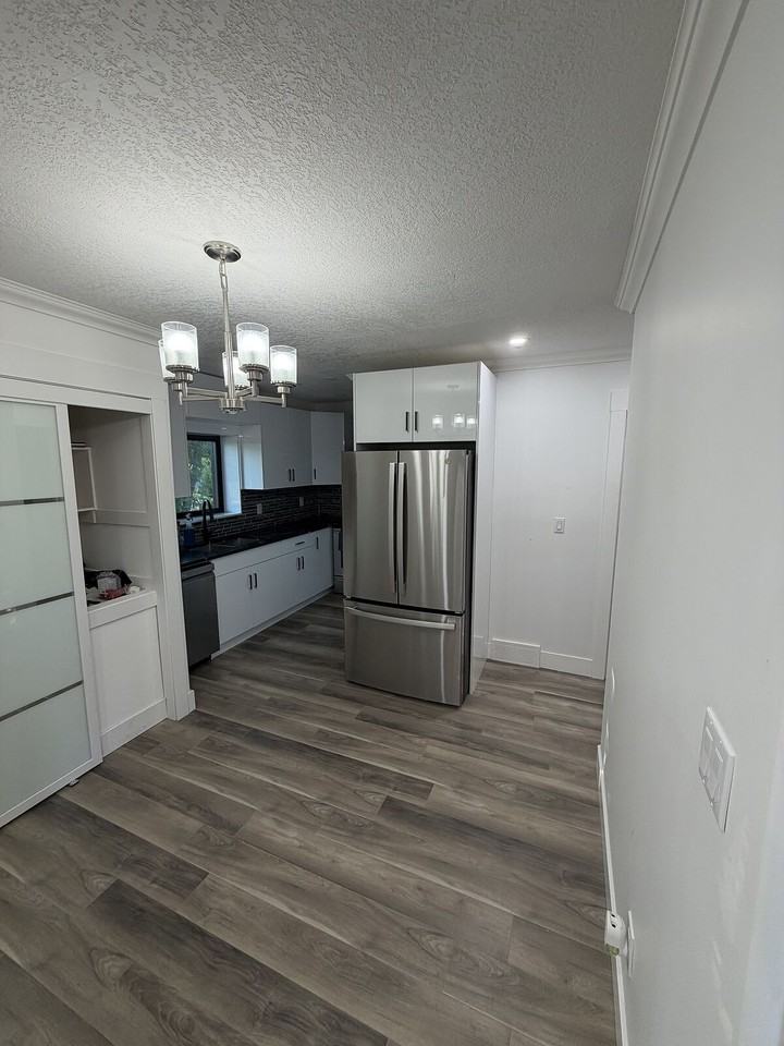 301 Avenue J N - Photo 4 of 8
