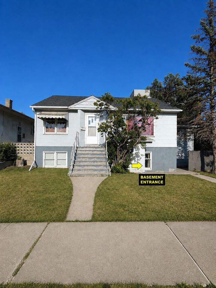 4212 Centre St Ne - Photo 2 of 19